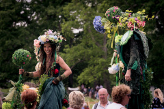 green-stilt-people-1